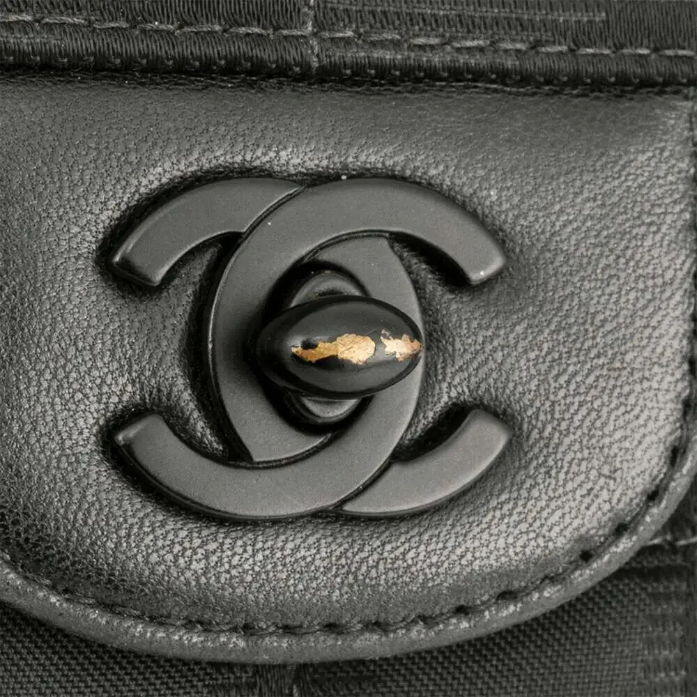 CHANEL Black Shoulder Bag